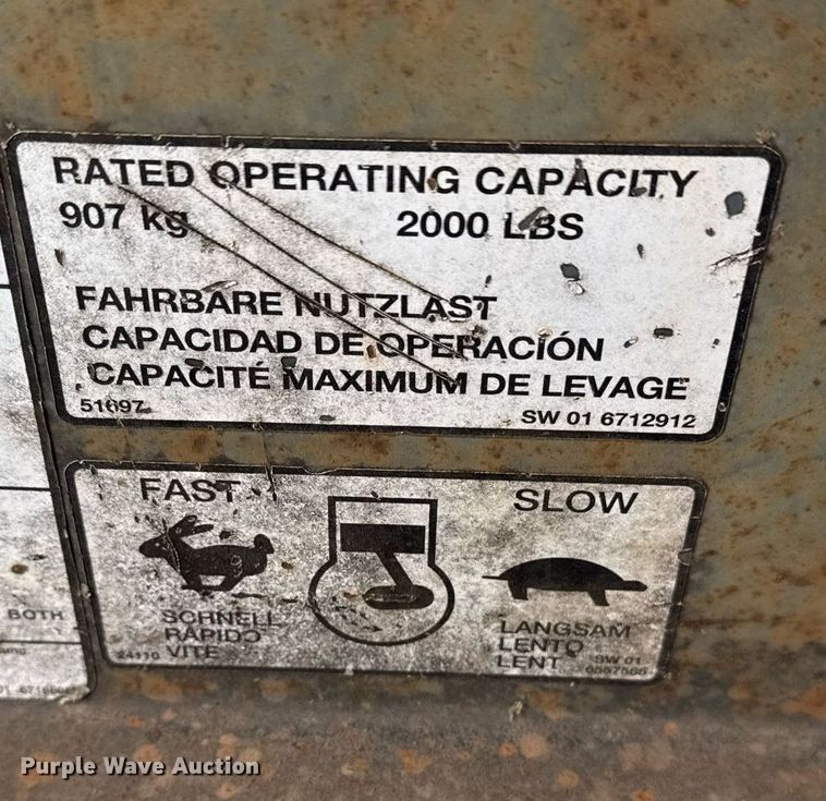 image for item DO7625 2001 Bobcat 863 skid steer loader