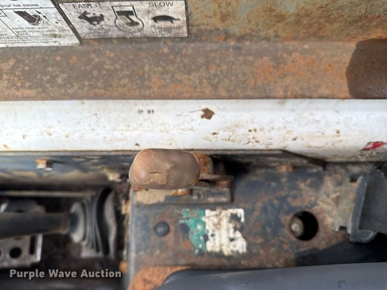 image for item DO7625 2001 Bobcat 863 skid steer loader