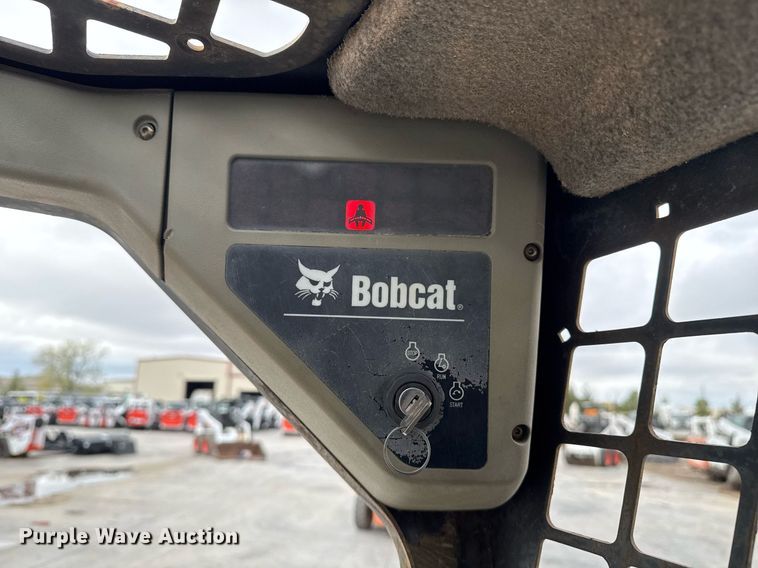 image for item DO7625 2001 Bobcat 863 skid steer loader