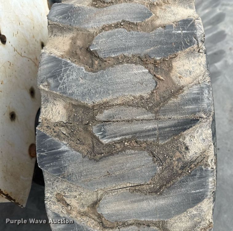 image for item DO7625 2001 Bobcat 863 skid steer loader