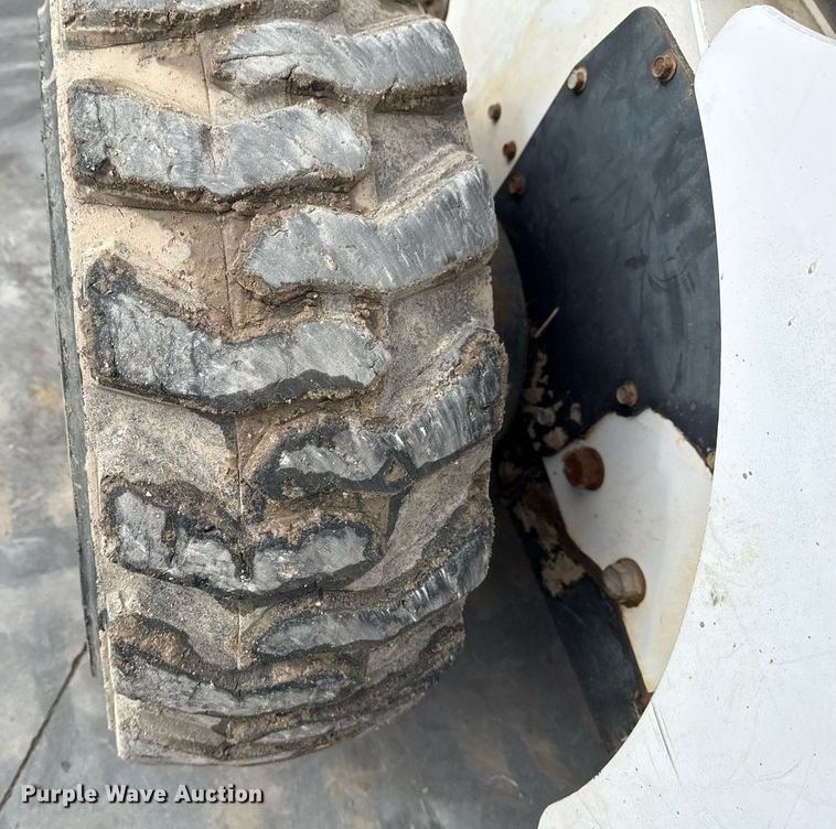 image for item DO7625 2001 Bobcat 863 skid steer loader