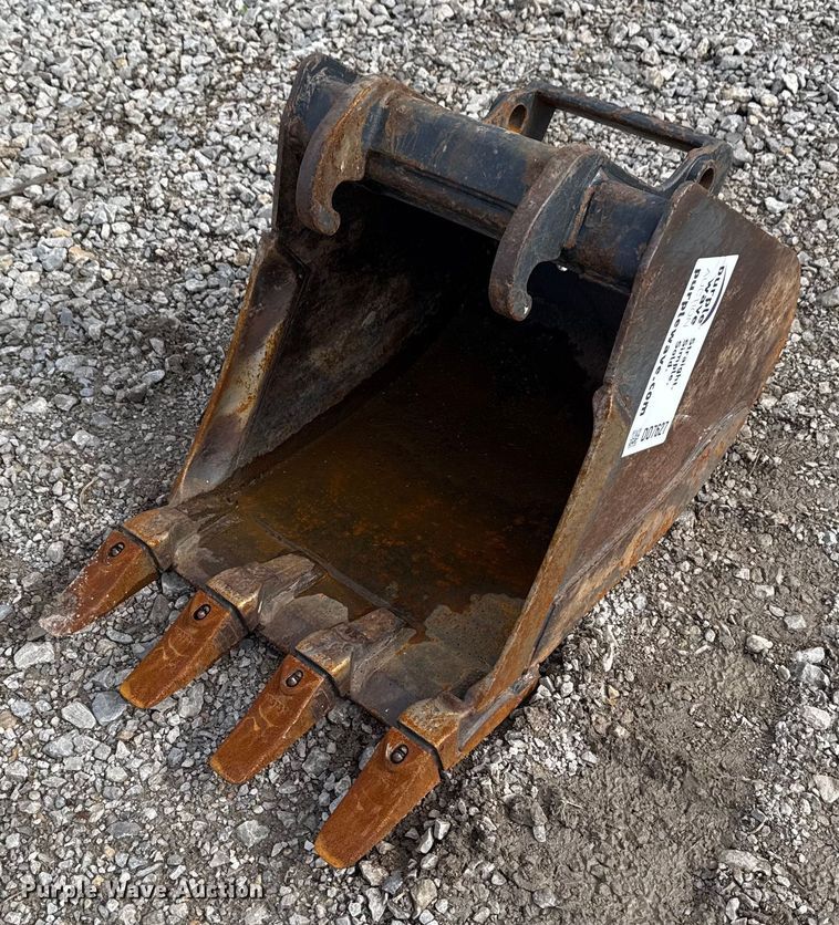 image for item DO7627 Bobcat MX3T bucket