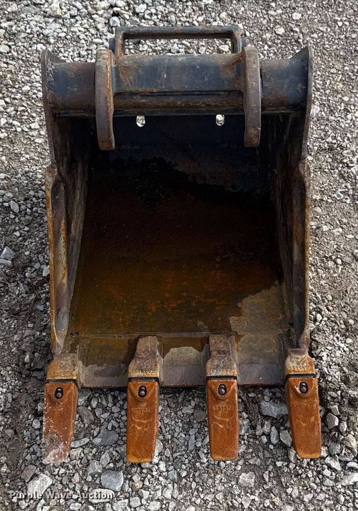 image for item DO7627 Bobcat MX3T bucket