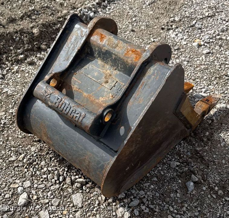 image for item DO7627 Bobcat MX3T bucket
