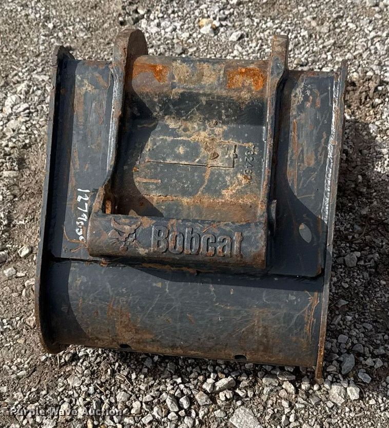 image for item DO7627 Bobcat MX3T bucket
