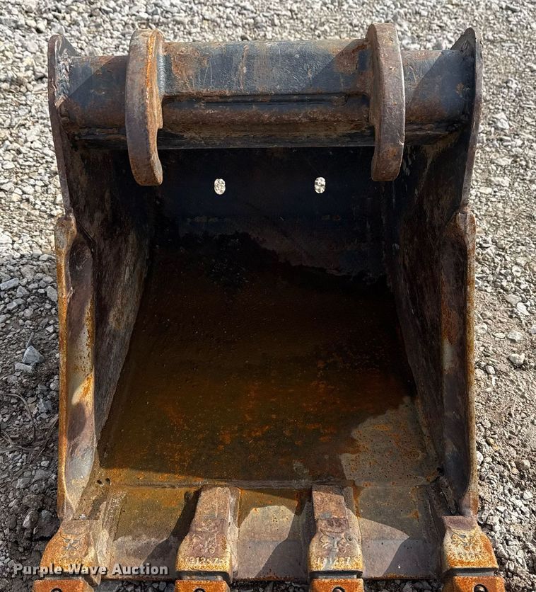 image for item DO7627 Bobcat MX3T bucket