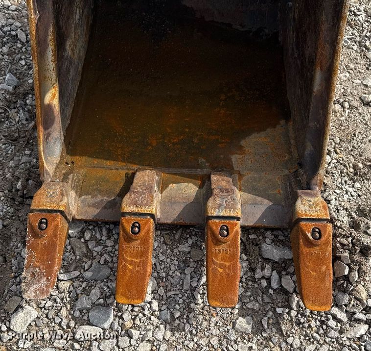 image for item DO7627 Bobcat MX3T bucket