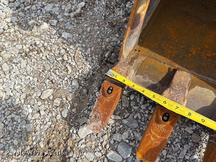 image for item DO7627 Bobcat MX3T bucket