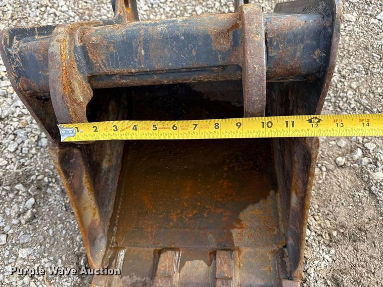 image for item DO7627 Bobcat MX3T bucket