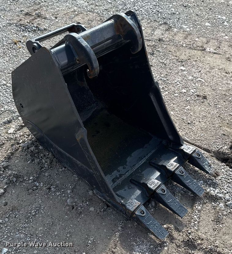 image for item DO7628 Bobcat MX4T bucket