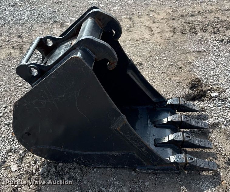 image for item DO7628 Bobcat MX4T bucket