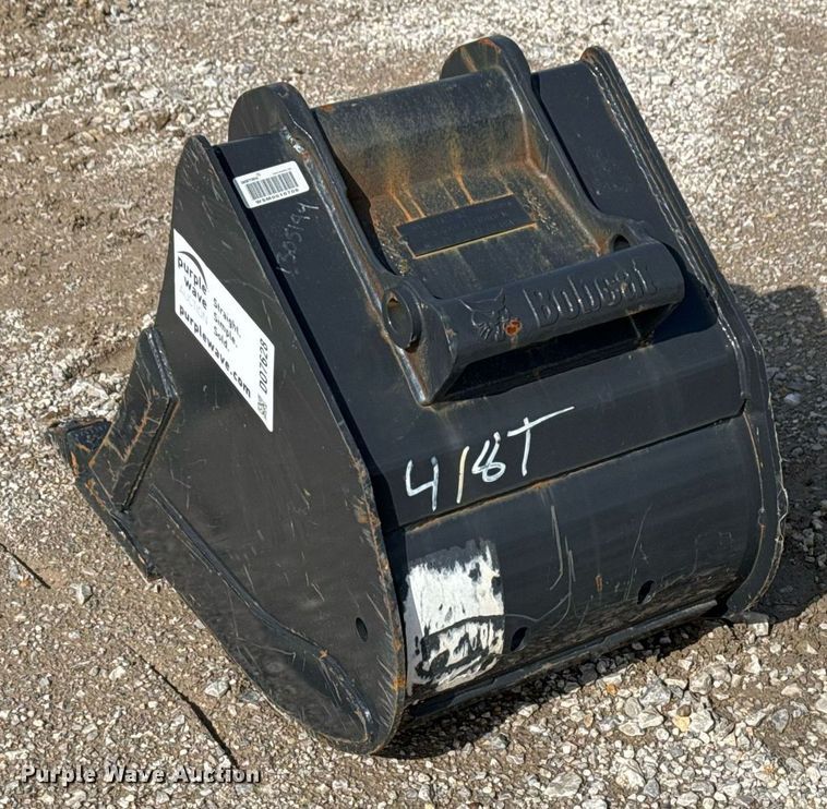 image for item DO7628 Bobcat MX4T bucket