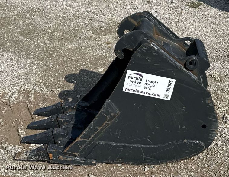 image for item DO7628 Bobcat MX4T bucket