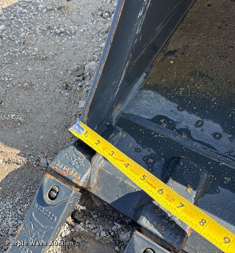 image for item DO7628 Bobcat MX4T bucket