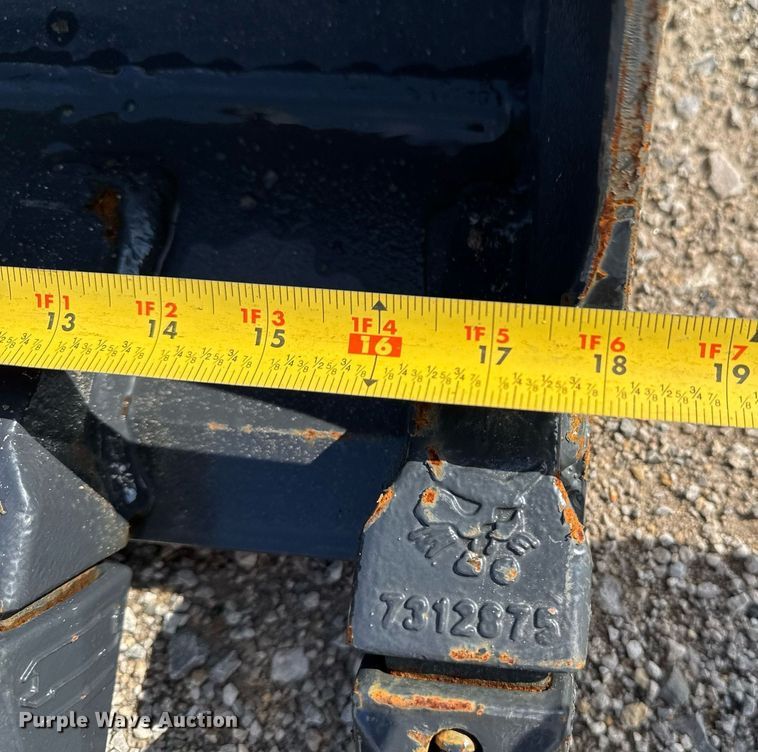 image for item DO7628 Bobcat MX4T bucket