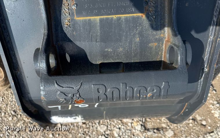 image for item DO7628 Bobcat MX4T bucket