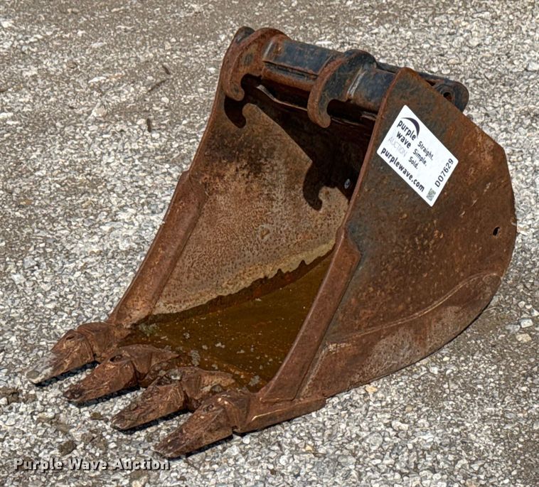image for item DO7629 Bobcat MX4T bucket