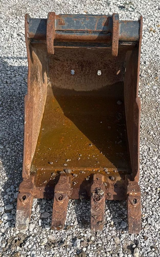 image for item DO7629 Bobcat MX4T bucket