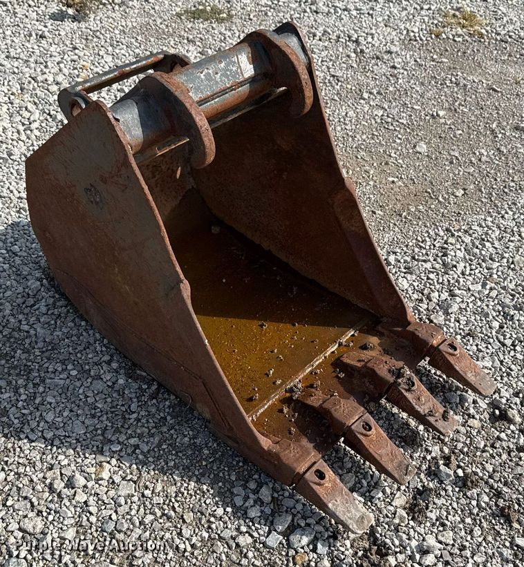 image for item DO7629 Bobcat MX4T bucket
