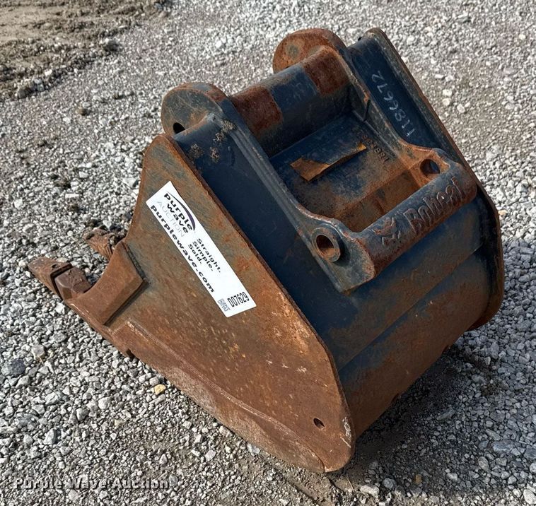 image for item DO7629 Bobcat MX4T bucket