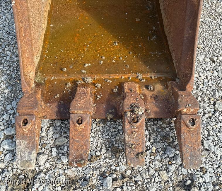 image for item DO7629 Bobcat MX4T bucket