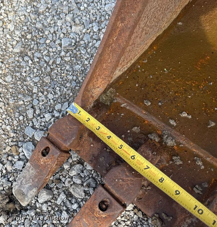 image for item DO7629 Bobcat MX4T bucket