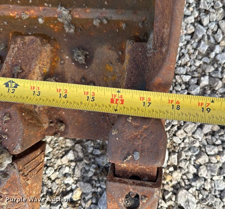 image for item DO7629 Bobcat MX4T bucket