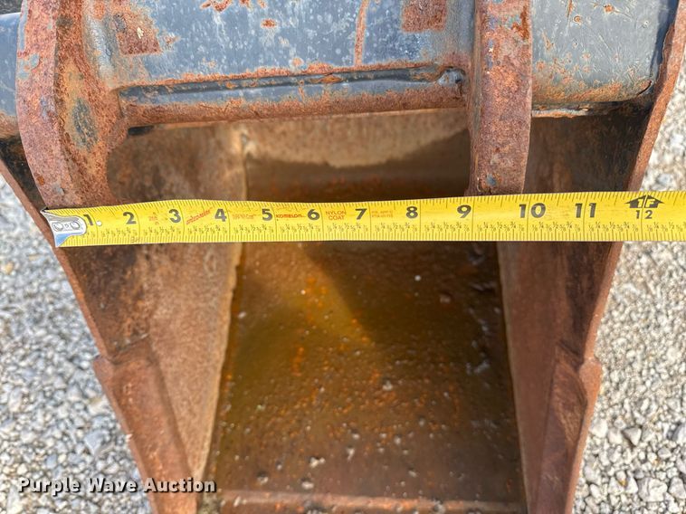 image for item DO7629 Bobcat MX4T bucket