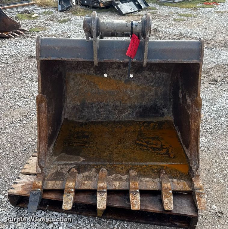 image for item DO7631 Bobcat MX6T bucket