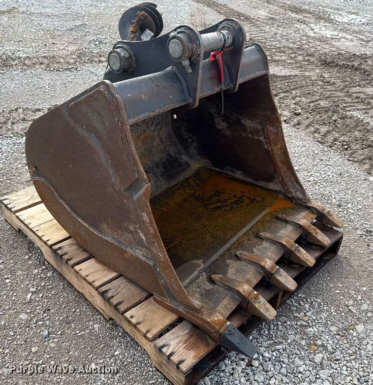 image for item DO7631 Bobcat MX6T bucket