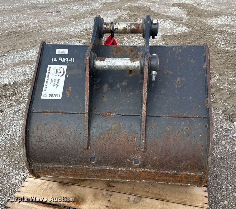 image for item DO7631 Bobcat MX6T bucket