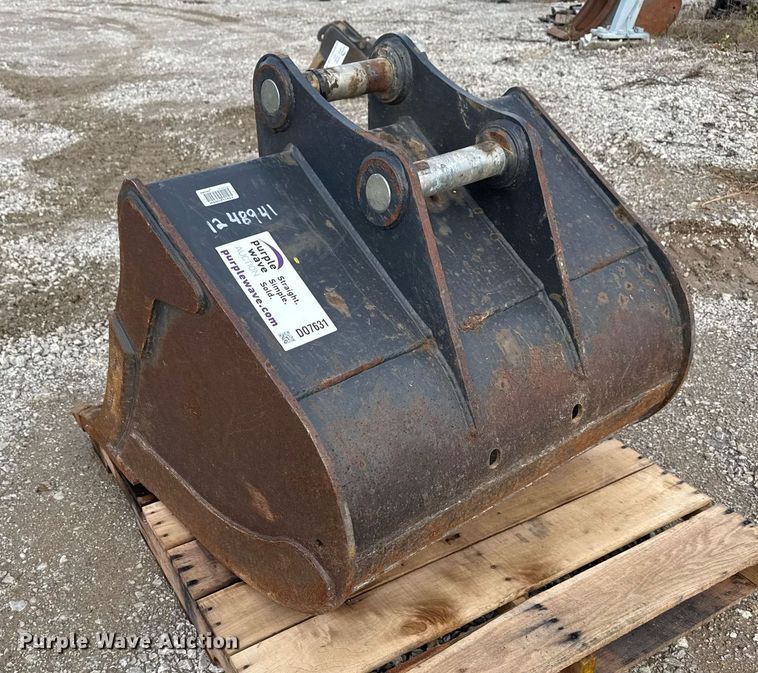 image for item DO7631 Bobcat MX6T bucket