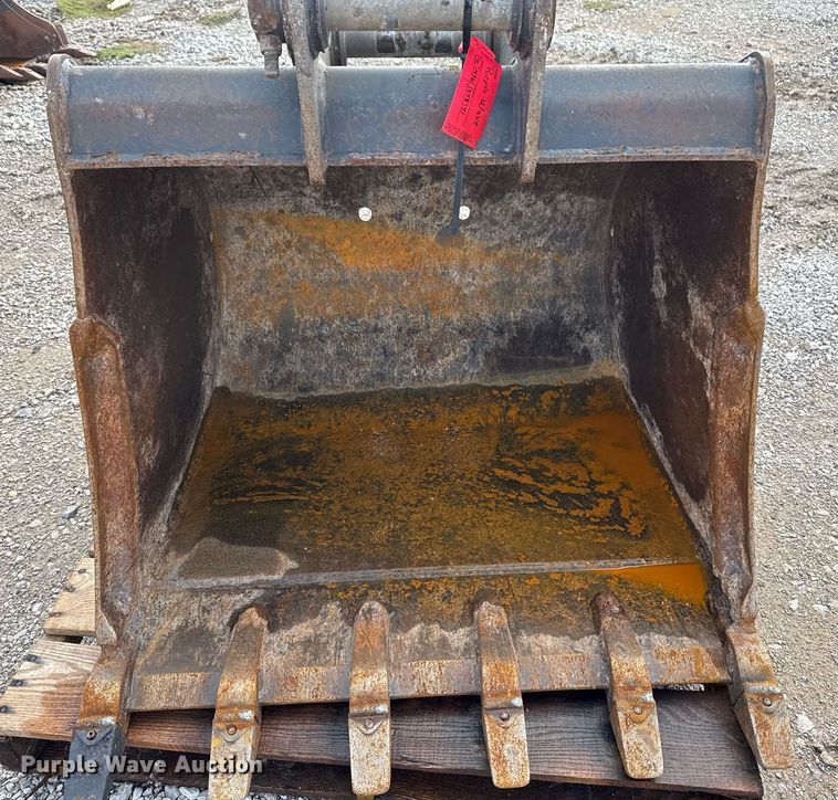 image for item DO7631 Bobcat MX6T bucket