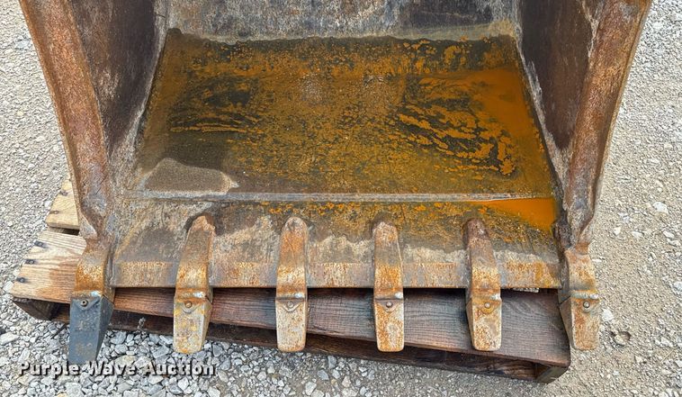 image for item DO7631 Bobcat MX6T bucket