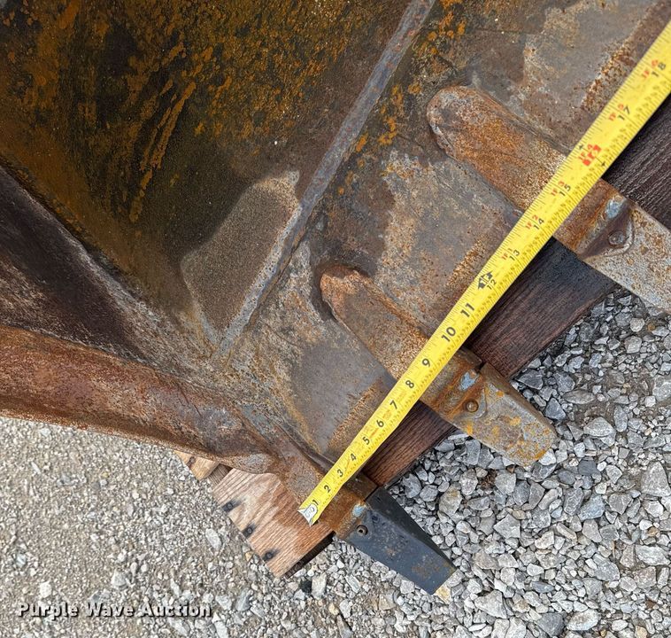 image for item DO7631 Bobcat MX6T bucket