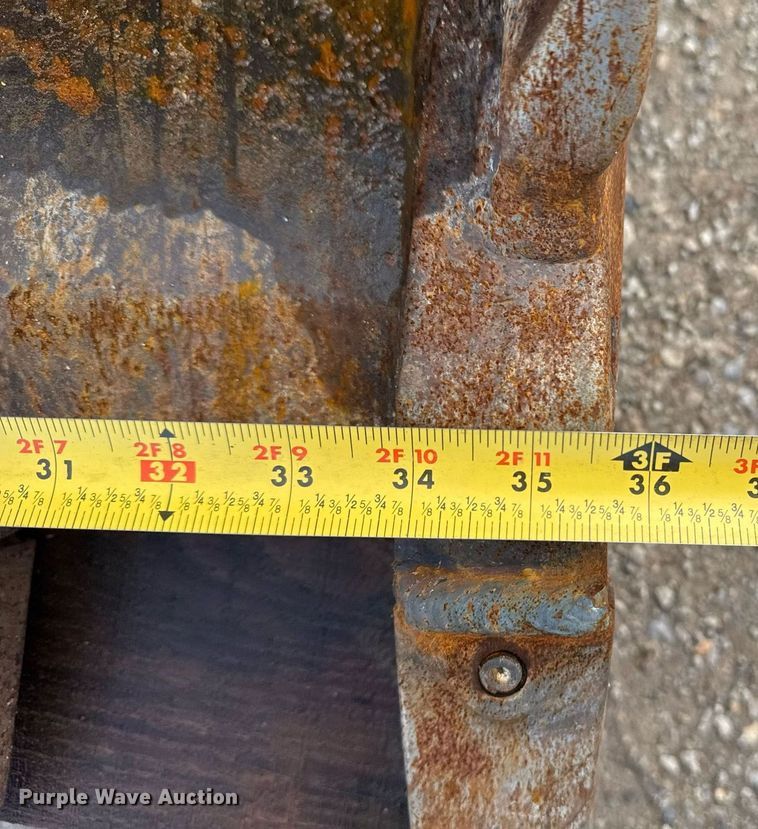 image for item DO7631 Bobcat MX6T bucket