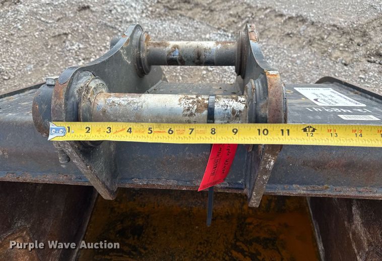 image for item DO7631 Bobcat MX6T bucket