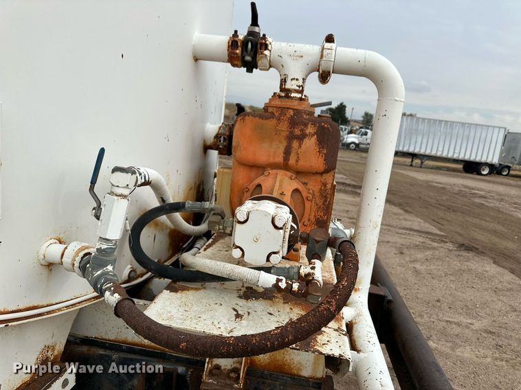 image for item DQ3179 1977 Ford water truck