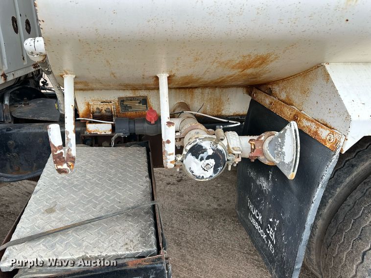 image for item DQ3179 1977 Ford water truck