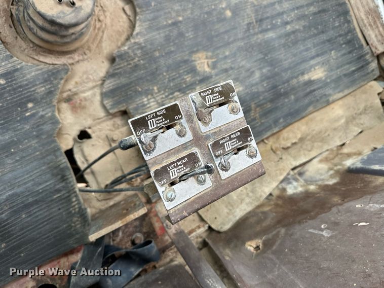 image for item DQ3179 1977 Ford water truck