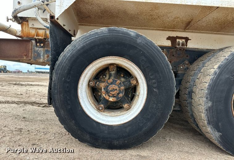 image for item DQ3179 1977 Ford water truck