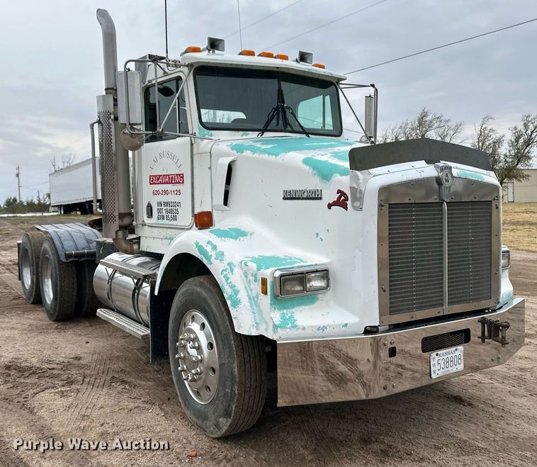 image for item DQ3181 1994 Kenworth T800 semi truck