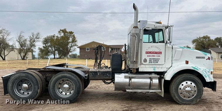 image for item DQ3181 1994 Kenworth T800 semi truck