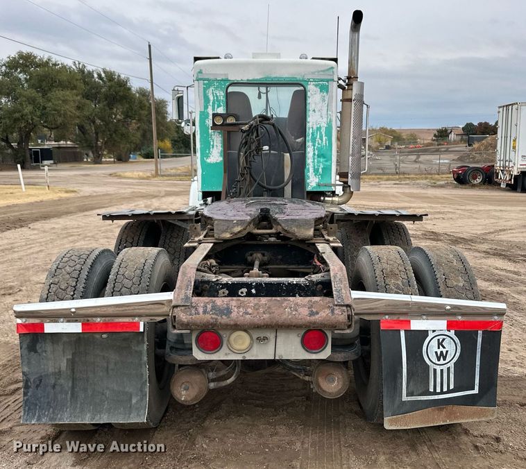 image for item DQ3181 1994 Kenworth T800 semi truck