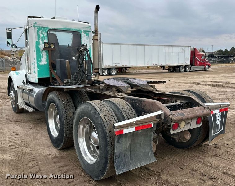 image for item DQ3181 1994 Kenworth T800 semi truck