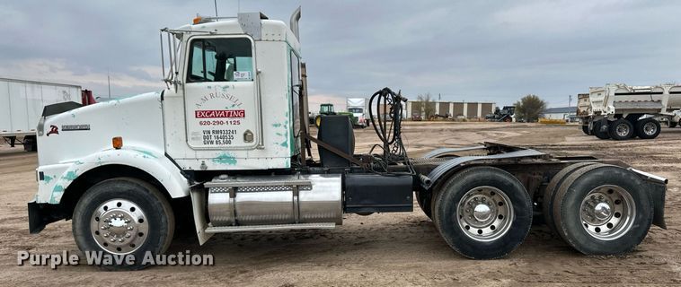 image for item DQ3181 1994 Kenworth T800 semi truck