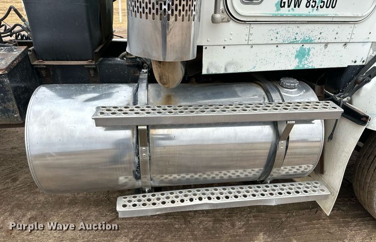 image for item DQ3181 1994 Kenworth T800 semi truck