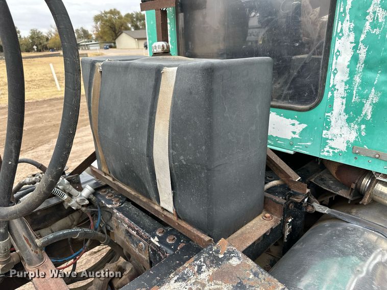 image for item DQ3181 1994 Kenworth T800 semi truck