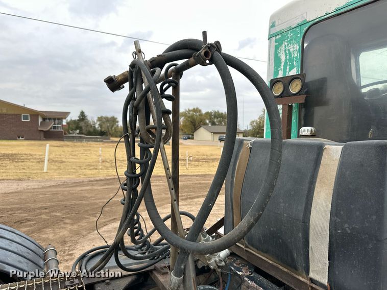 image for item DQ3181 1994 Kenworth T800 semi truck