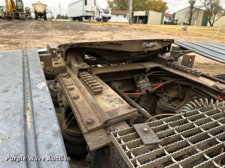 image for item DQ3181 1994 Kenworth T800 semi truck